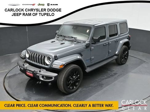 Used 2025 Jeep Wrangler Unlimited Sahara AWD/4WD image 38