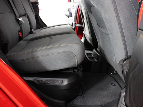 Used 2025 Jeep Wrangler Unlimited Sahara AWD/4WD image 18