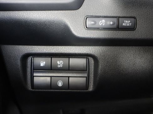 Used 2025 Nissan Leaf S image 21