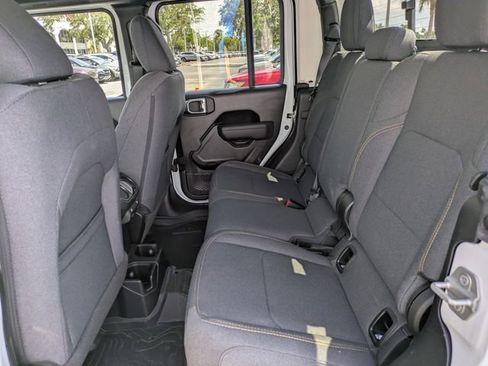 Certified 2024 Jeep Gladiator Sport AWD/4WD image 8