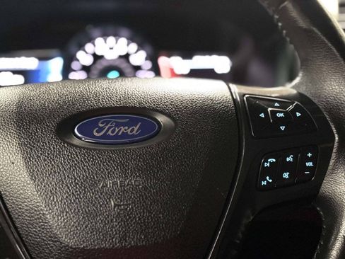 Used 2017 Ford Explorer XLT w/ Equipment Group 201A AWD/4WD image 31