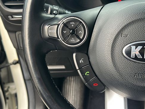 Used 2017 Kia Soul + image 24
