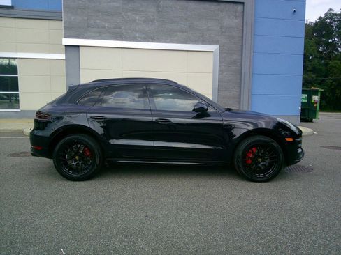 Used 2018 Porsche Macan Turbo image 10