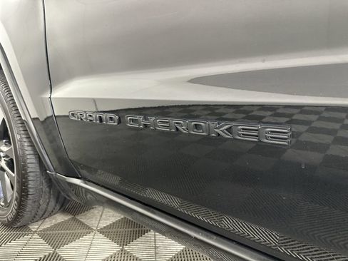 Used 2018 Jeep Grand Cherokee Altitude AWD/4WD image 32