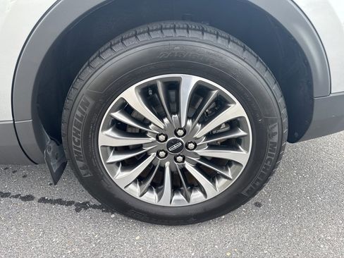 Certified 2023 Lincoln Nautilus AWD image 12