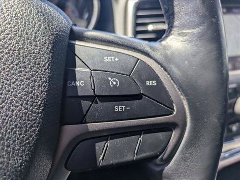 Used 2018 Jeep Grand Cherokee Limited AWD/4WD image 14