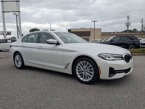 Used 2023 BMW 530i w/ Convenience Package image 3