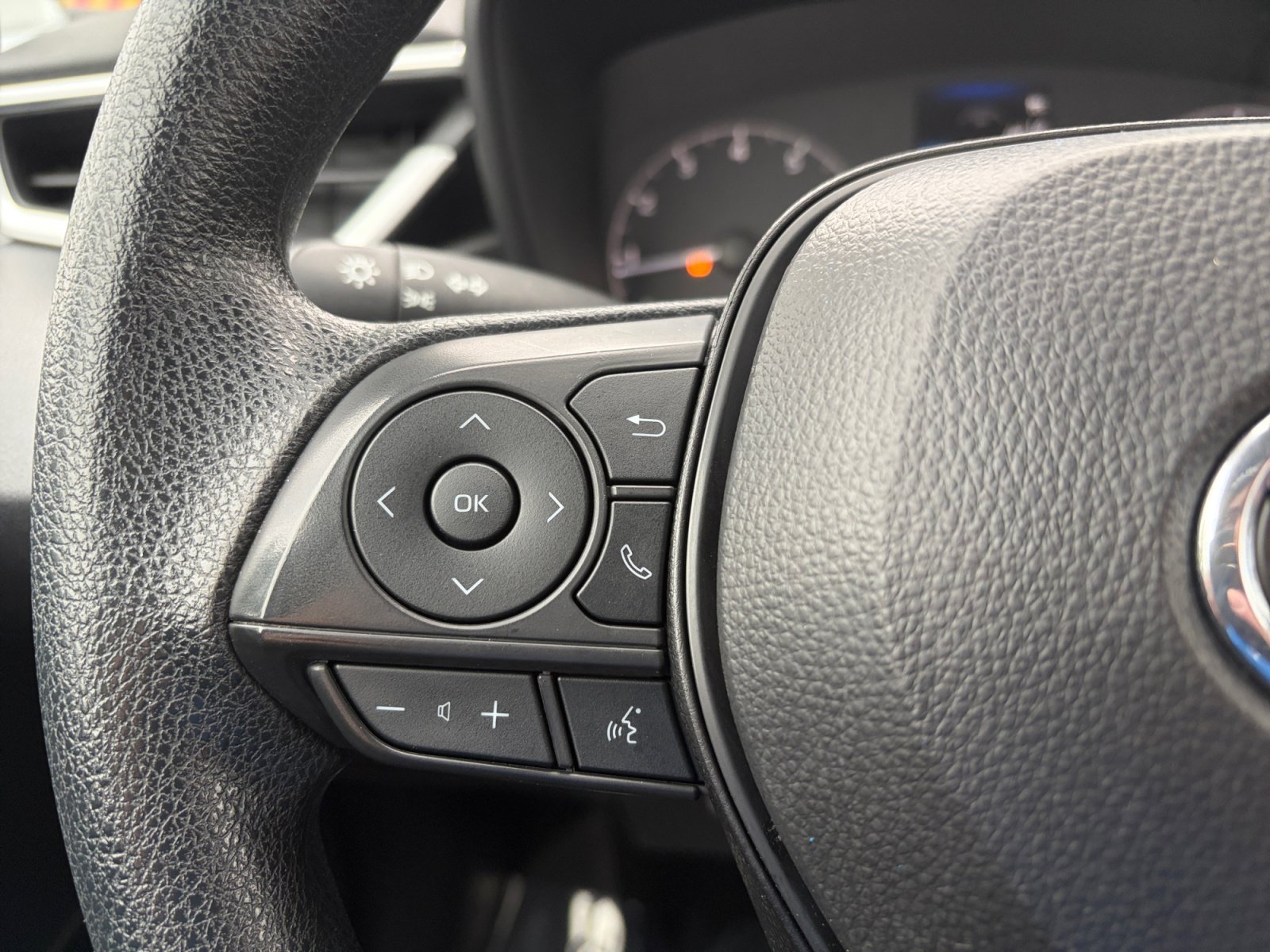 Used 2024 Toyota Corolla LE FWD image 14