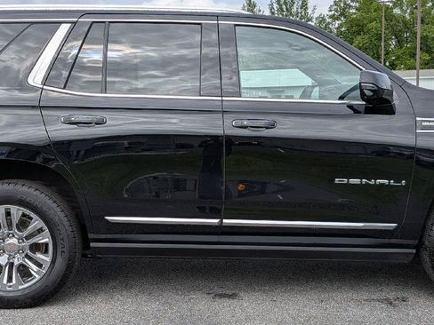 Used 2023 GMC Yukon Denali AWD/4WD image 5