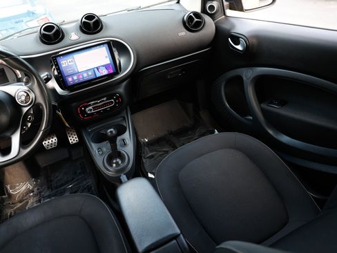 Used 2017 smart fortwo Proxy RWD image 20