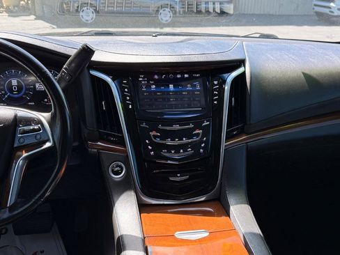 Used 2019 Cadillac Escalade ESV 4WD image 15
