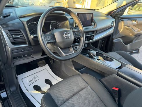 Used 2025 Nissan Rogue SV FWD image 17