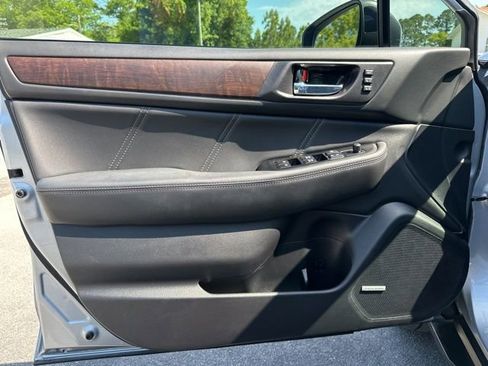 Used 2019 Subaru Outback 2.5i Limited AWD/4WD image 13