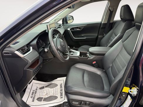 Used 2022 Toyota RAV4 Limited image 9
