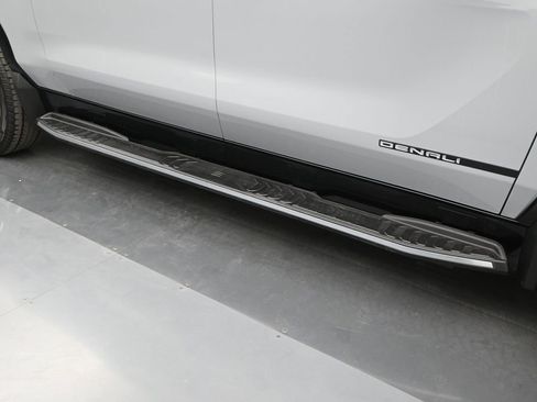 Used 2025 GMC Sierra EV Denali image 25