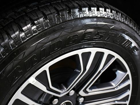 Used 2025 Jeep Wagoneer L Series II w/ 8-pass Seating Package image 92