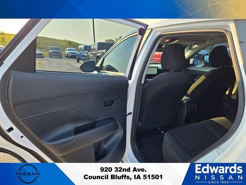 Used 2025 Hyundai Kona SEL FWD image 27