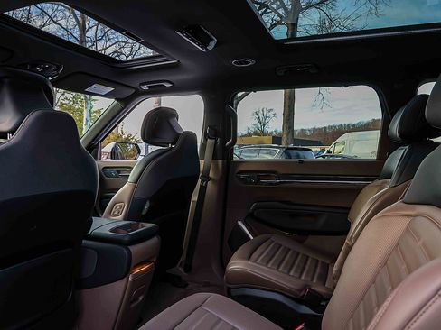 Certified 2024 Kia EV9 Land image 19