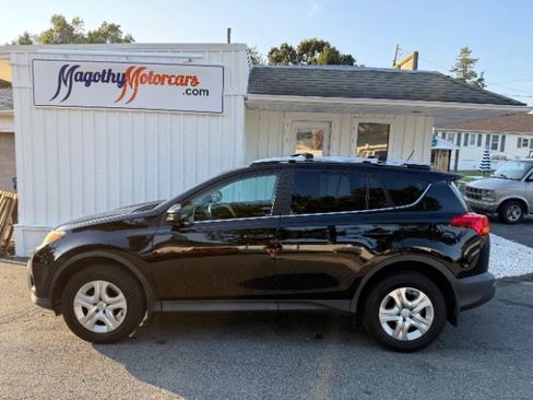 Used 2015 Toyota RAV4 LE image 12