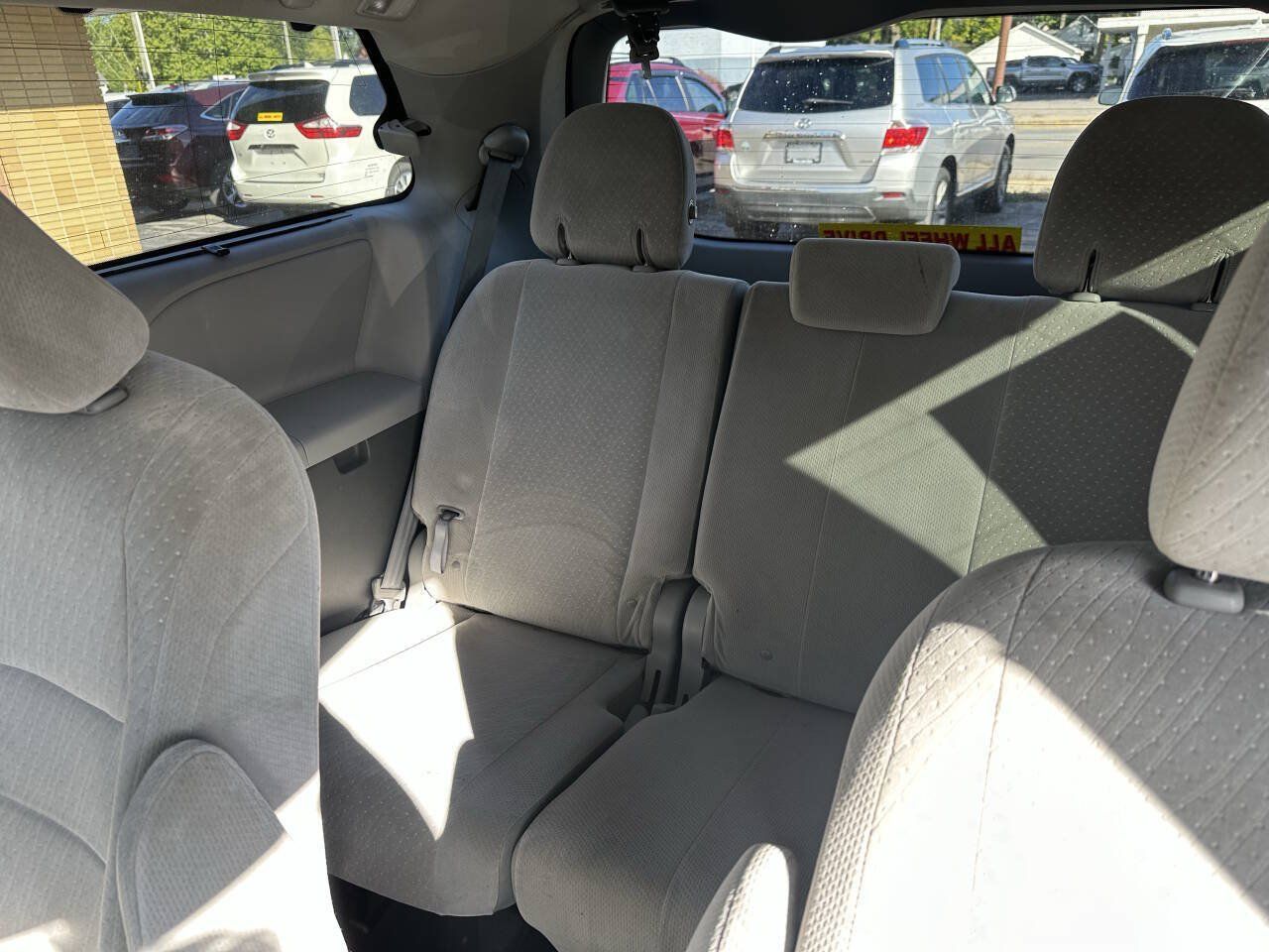 Used 2017 Toyota Sienna LE AWD/4WD image 6