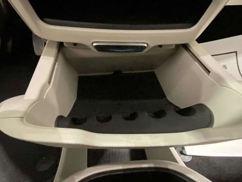 Used 2024 Chrysler Pacifica Touring-L image 17