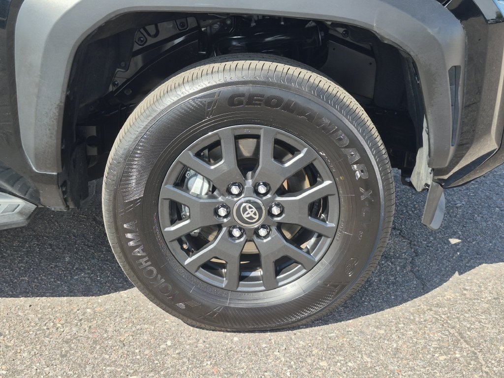 Used 2025 Toyota 4Runner SR5 AWD/4WD image 17