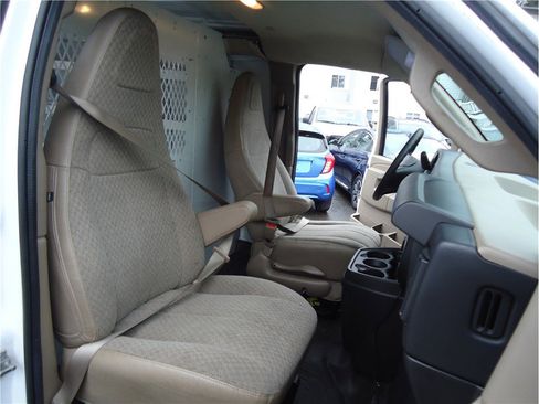 Used 2017 Chevrolet Express 2500 image 14