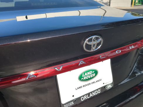 Used 2022 Toyota Avalon XLE w/ Moonroof Package FWD image 12