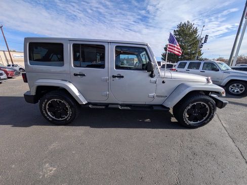 Used 2012 Jeep Wrangler Unlimited Sahara image 8