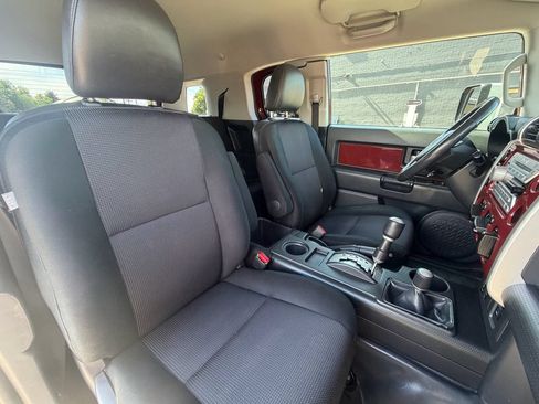 Used 2010 Toyota FJ Cruiser 4WD image 25