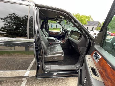 Used 2012 Lincoln Navigator 4WD image 31