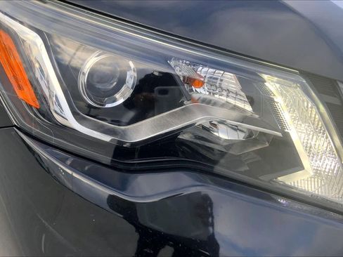 Used 2020 Nissan Pathfinder SL image 23