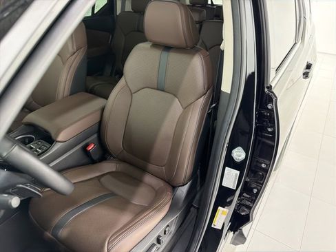 Used 2025 Honda Pilot Elite image 13