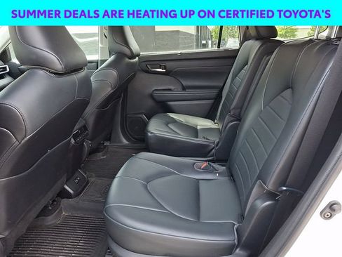 Used 2021 Toyota Highlander XLE FWD image 11