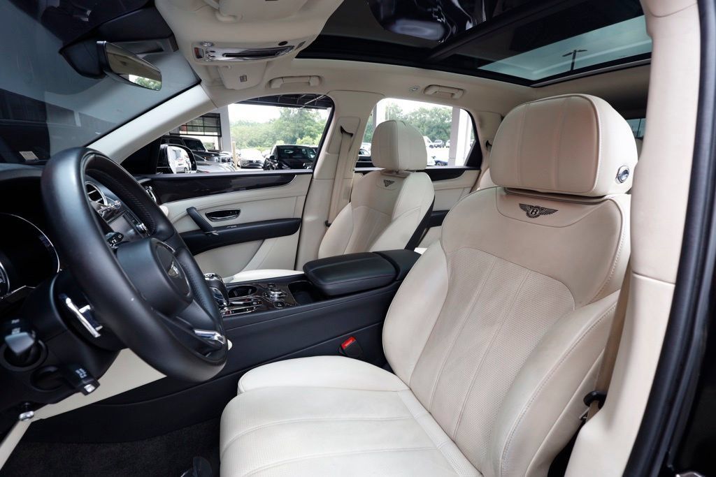 Used 2019 Bentley Bentayga AWD/4WD image 36