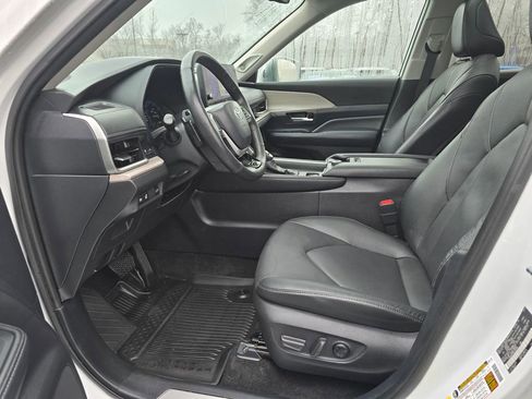 Used 2024 Toyota Grand Highlander Platinum image 16