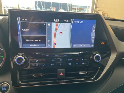 Used 2021 Toyota Highlander Limited image 21