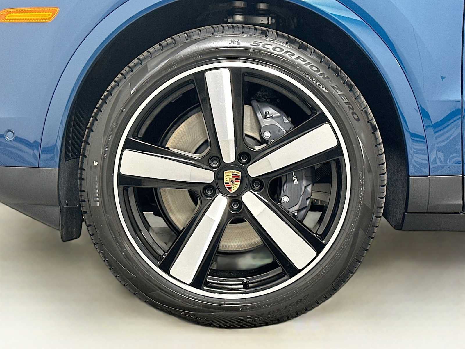 Used 2026 Porsche Cayenne AWD/4WD image 31