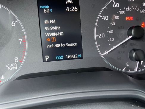 Used 2025 Toyota Corolla LE image 38