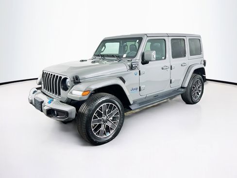 Used 2023 Jeep Wrangler Unlimited Sahara image 3
