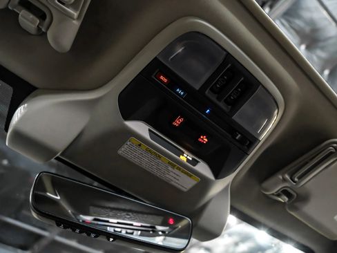 Used 2021 Subaru Crosstrek 2.0i Premium w/ Moonroof Package image 28