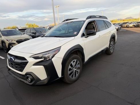 Used 2024 Subaru Outback Premium AWD/4WD image 3