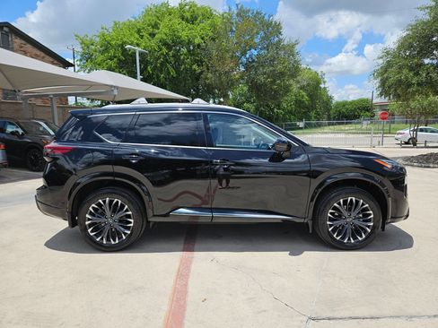 Certified 2025 Nissan Rogue Platinum w/ Platinum Premium Package FWD image 2