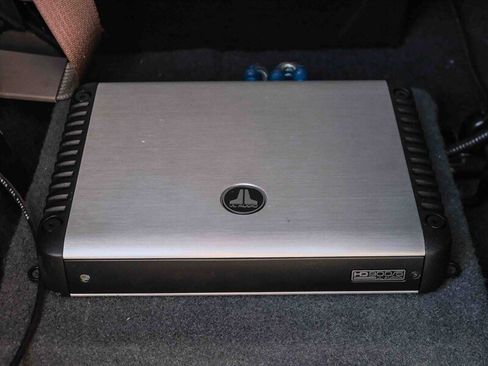 Used 2004 HUMMER H2 w/ Chrome Appearance Package image 57