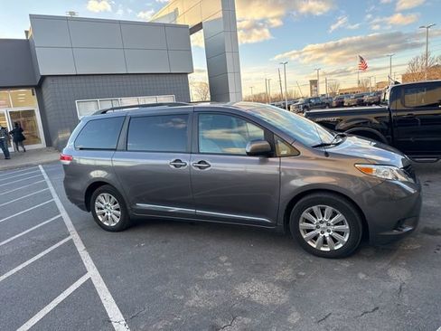 Used 2012 Toyota Sienna LE image 6