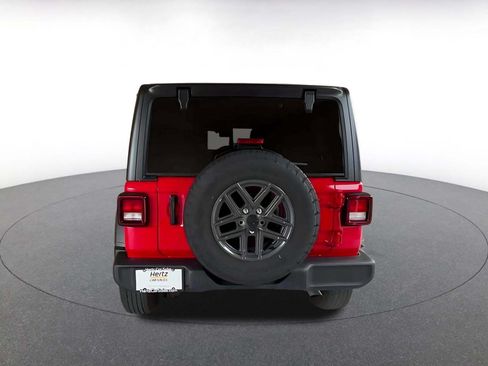 Used 2025 Jeep Wrangler Unlimited Sport AWD/4WD image 12