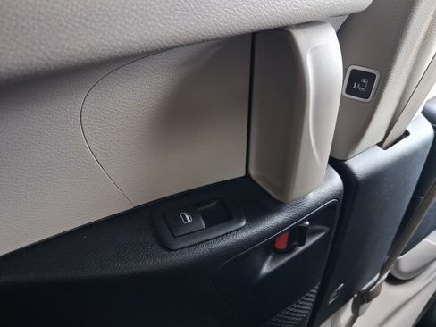 Used 2024 Chrysler Pacifica Touring-L FWD image 23