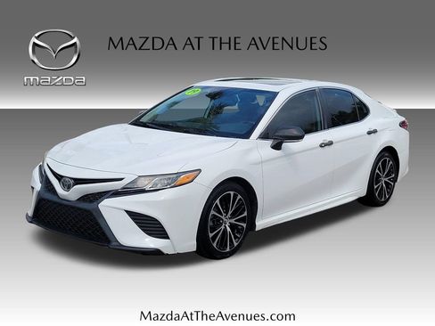 Used 2019 Toyota Camry SE w/ Convenience Package FWD image 1