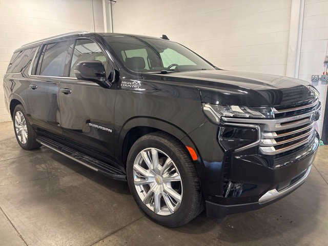 Used 2023 Chevrolet Suburban High Country w/ Advanced Technology Package AWD/4WD image 3
