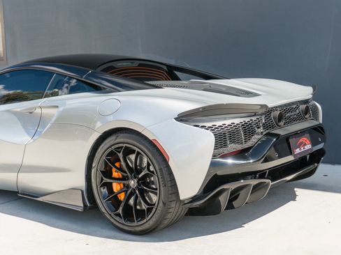 Used 2023 McLaren Artura RWD image 24